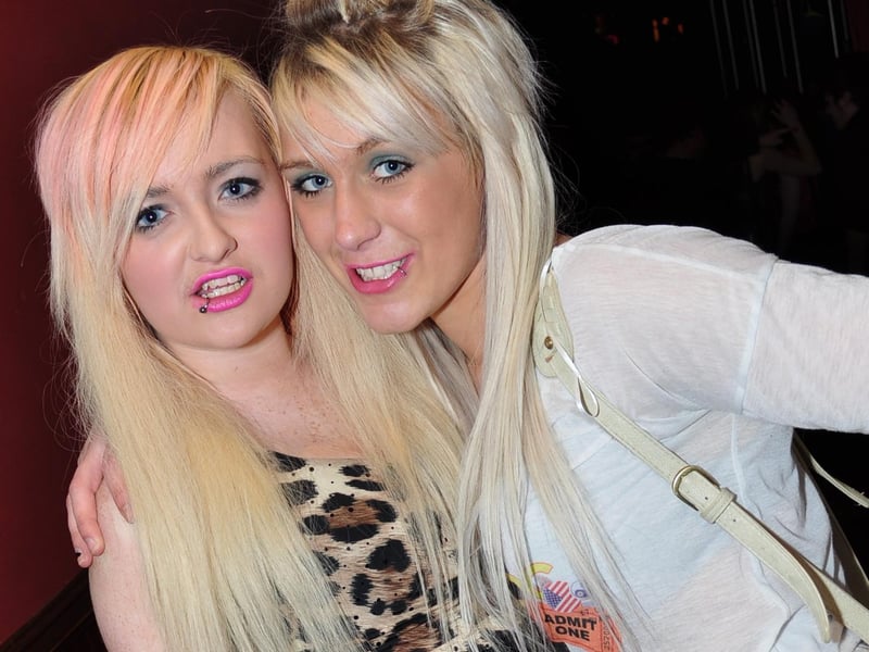 Jamie and Katie are gorgeous in Quids Inn!Scarborough 1208120 G