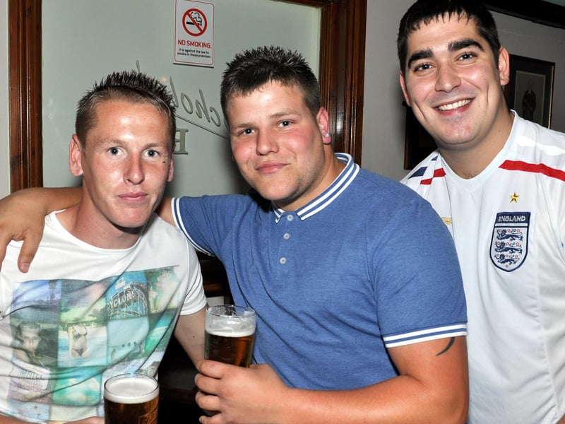Bobby, Jimbob and Stuart on a lads night out!
1129120d.