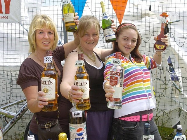 A Flamborough Village Gala stall in 2007. (PA0732-21j)