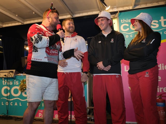 Paddy chats to the rowers.