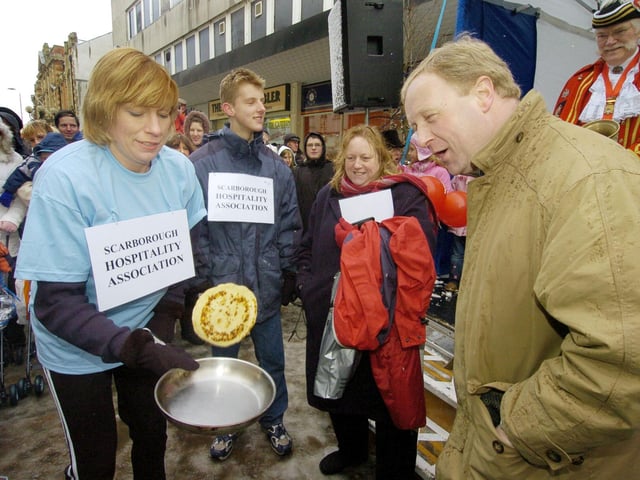 Nick Taylor (right) acts as scrutineer and counts the flips performed by the Scarborough Hospitality Assn team. - 28/02/06