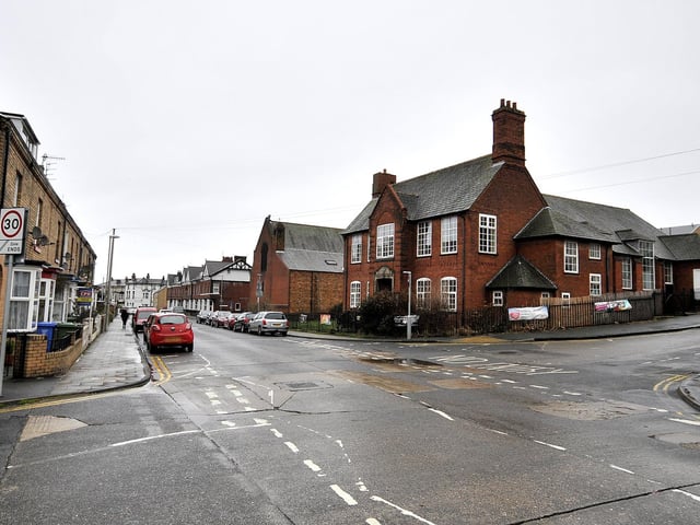 The proportion of this neighbourhood with tree canopy is 7.5 per cent.