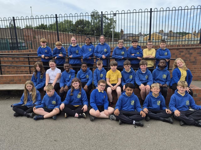 Gladstone Road Primary School, Class 6B.