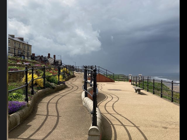 Some aesthetic swirly lines in Saltburn.