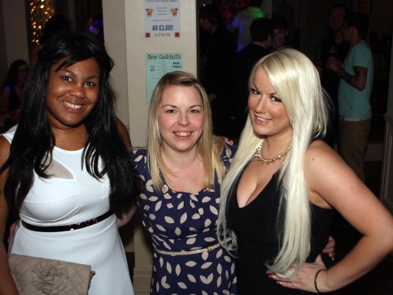 Janelle, Kylie and Emily in Red Square.
132843k