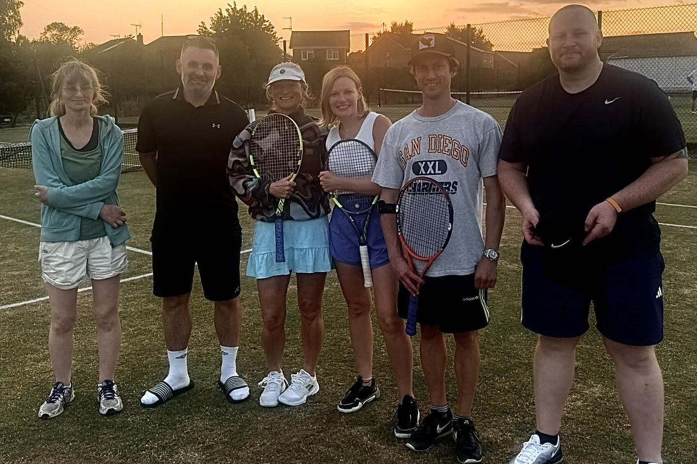 Die Mixed-Teams des Scalby Tennis Clubs feiern 9:0-Siege in der Driffield ...