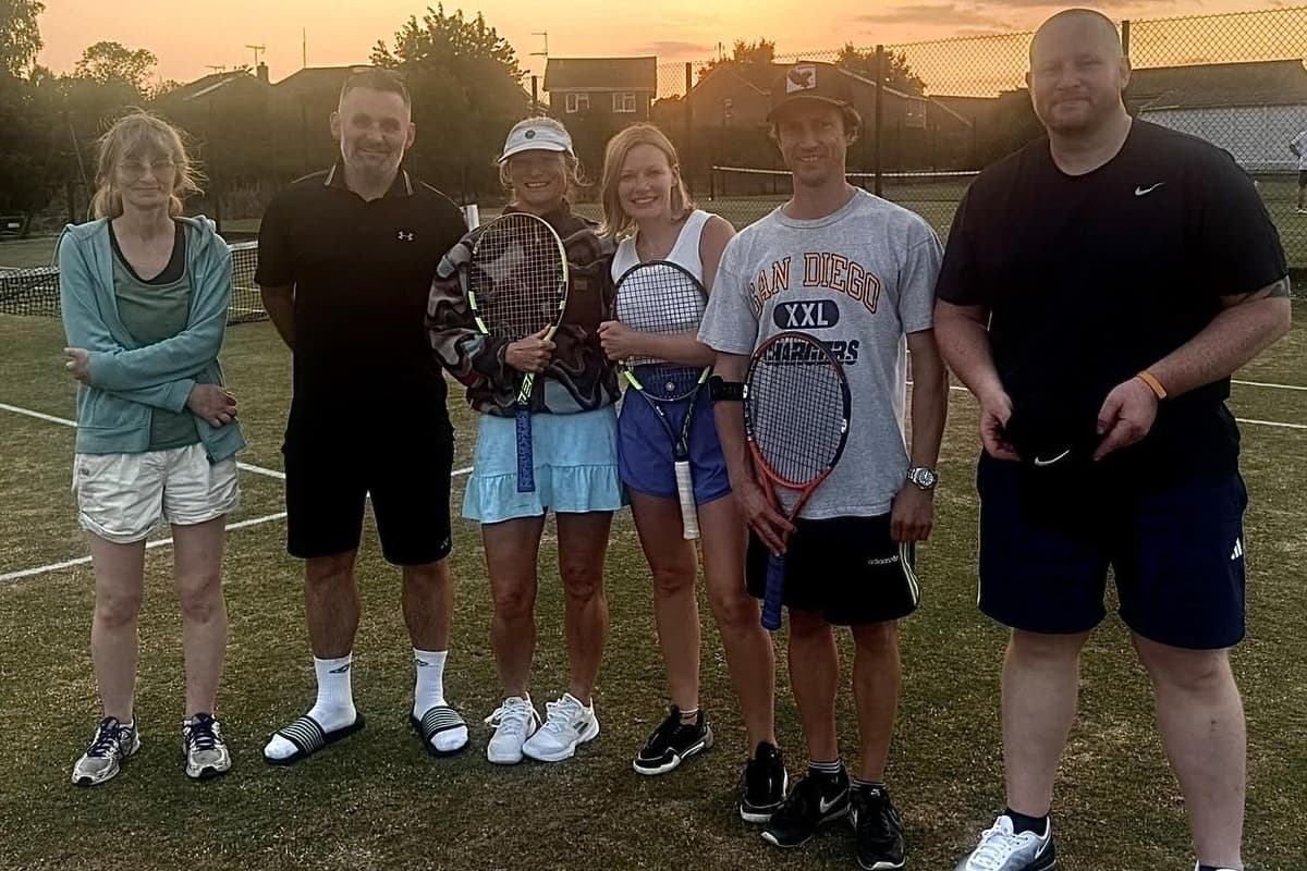 Die Mixed-Teams des Scalby Tennis Clubs feiern 9:0-Siege in der Driffield ...