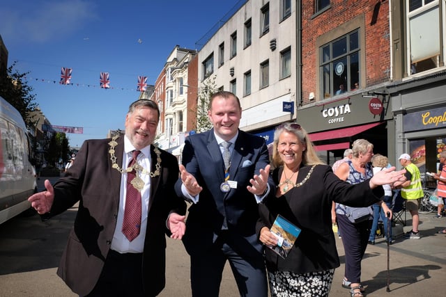 Mayor Eric Broadbent and Mayoress Lynne Broadbent with Cavaliers president George Roberts