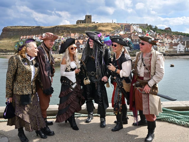 Pirates enjoying a chat. photo: Richard Ponter