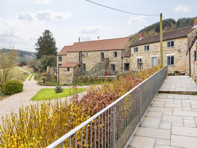A view across the front of the property and driveway.