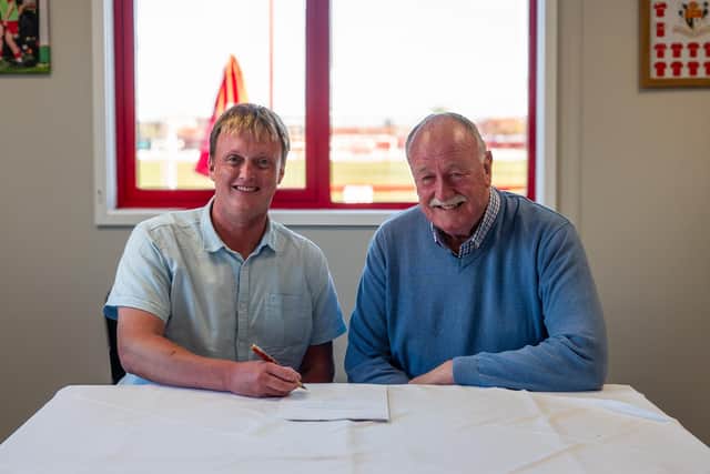 Bridlington Town AFC Chairman Dan Rogers and Scarborough Athletic Chairman Trevor Bull signing the ground share agreement.