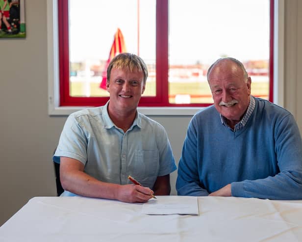 Bridlington Town AFC Chairman Dan Rogers and Scarborough Athletic Chairman Trevor Bull signing the ground share agreement.