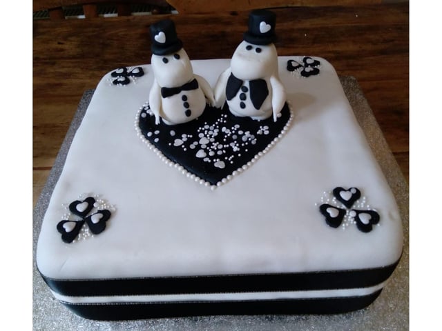 We love this Moomin themed wedding cake!