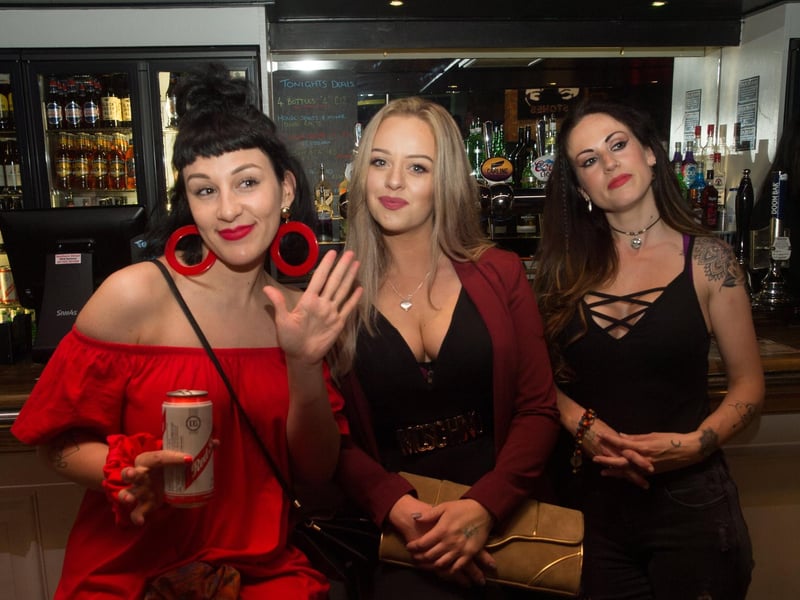 Penelope, Leanne & Natalie add a touch of glamour to The Apollo.