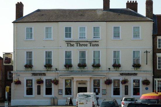 The Three Tuns on Market Place in Thirsk has a 4 star rating according to 1,929 reviews on Google