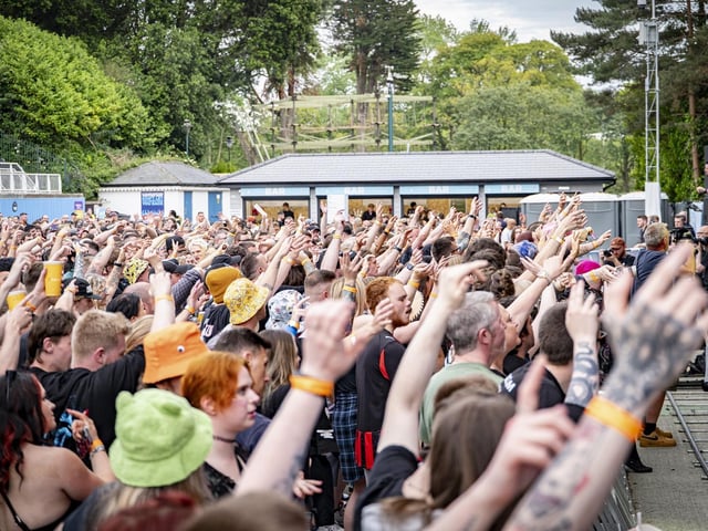 The crowd clapping and cheering along. picture: Cuffe & Taylor
