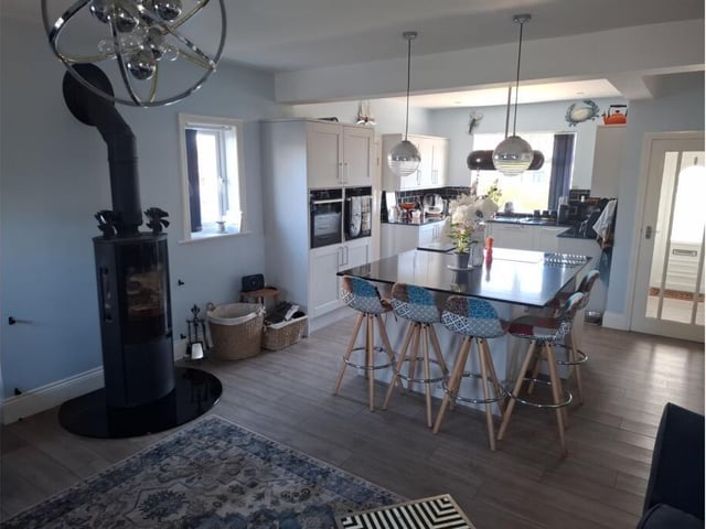 An alternative view of the kitchen.