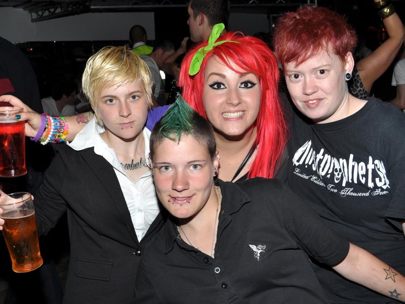 Jo, Kirsty, Dean and Amy.
122468h