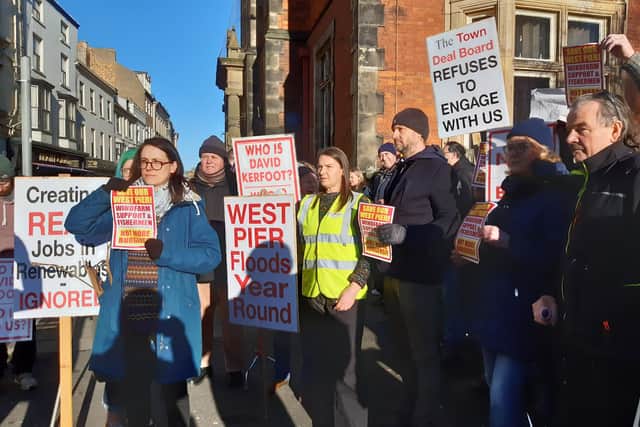 Residents and activists at the West Pier meeting. picture: LDRS/Anttoni Numminen