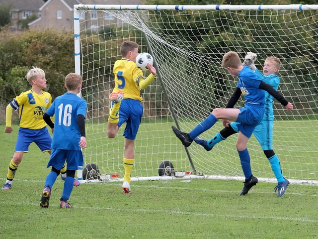 Seamer defend their goal