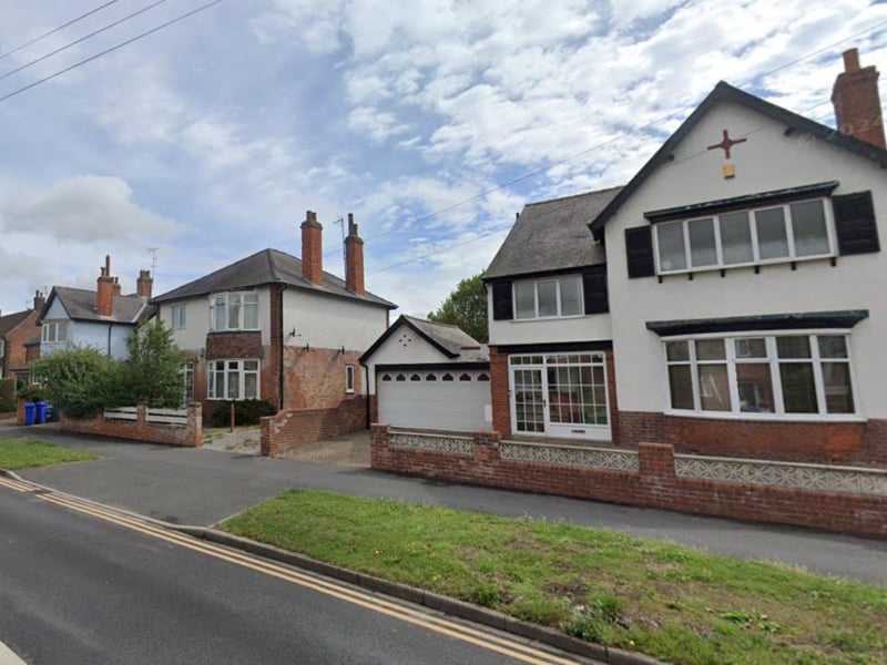 On Kingsgate YO15 3PX, three properties sold for an average of £323,666.