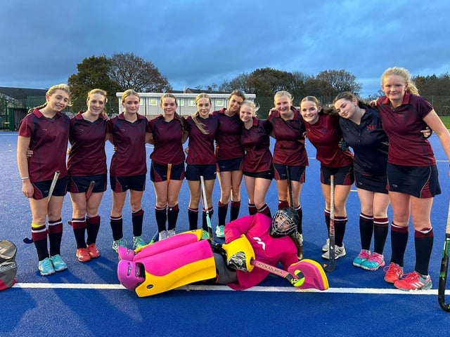 Scarborough College U16 girls' hockey.