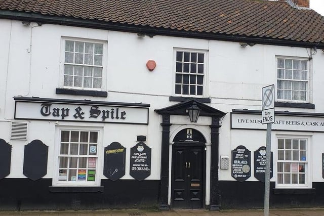 This thriving local has a friendly atmosphere and is a venue for live music with Sunday afternoons particularly popular when Sunday lunches are also available. TV sports are shown in one bar. A beer garden is situated at the rear. Dogs are welcome in the tap room.