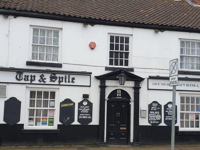 This thriving local has a friendly atmosphere and is a venue for live music with Sunday afternoons particularly popular when Sunday lunches are also available. TV sports are shown in one bar. A beer garden is situated at the rear. Dogs are welcome in the tap room.