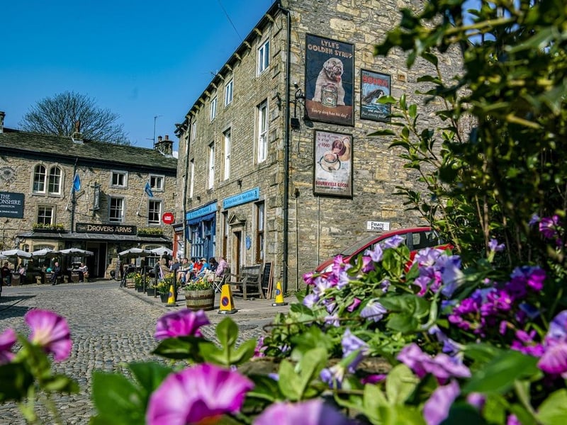 A popular place for tourists due to its links with Channel 5 series All Creatures Great and Small, Grassington is also a very popular residential hotspot.