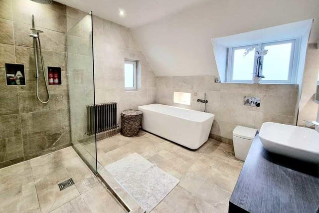 A contemporary style bathroom.