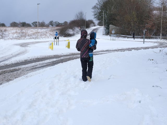 Heading to Field Lane in the snow. photo: Richard Ponter