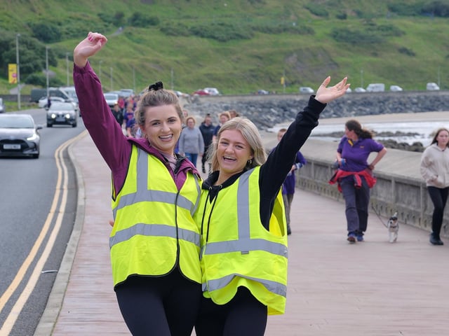 Cheering on the runners.
picture: Richard Ponter