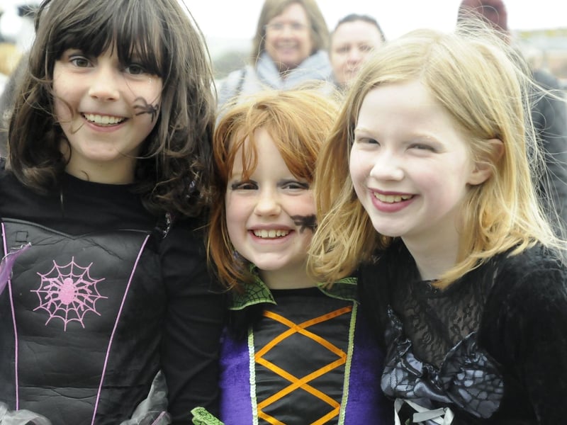 Rosie Rogers, Bonnie Gilhooly and Neve Hubbard.
w131702r