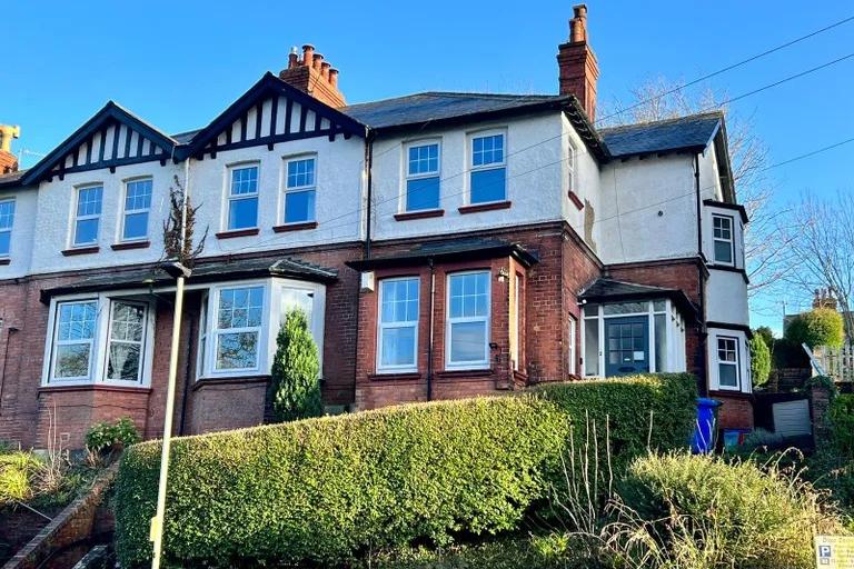 This two bedroom and one bathroom flat is for sale with Colin Ellis with a guide price of £180,000
