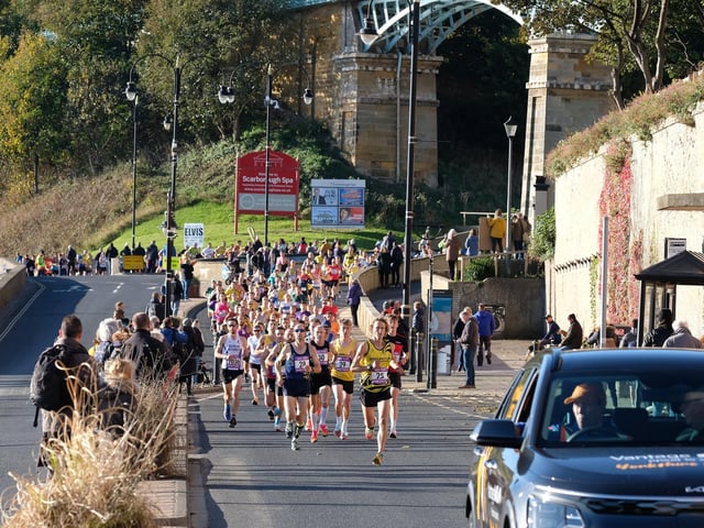 The first wave of runners