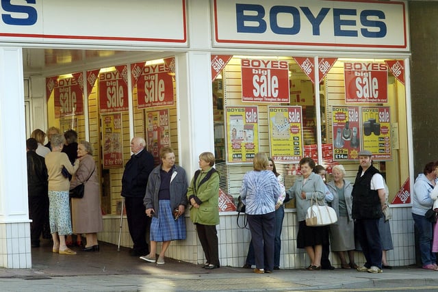 The Boyes Sale queue in 2006.