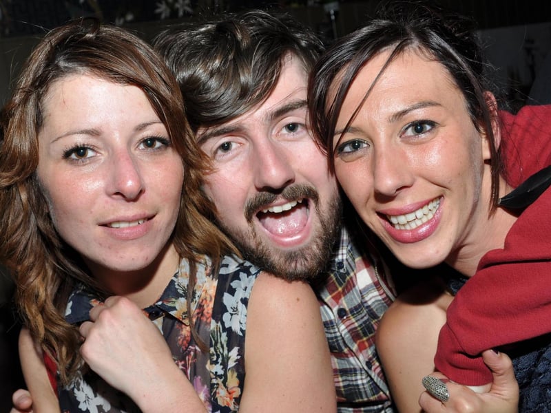 Sam, Emma and Kane.
122466t