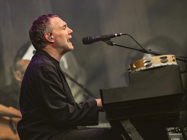 David Gray on stage. photo: Cuffe & Taylor