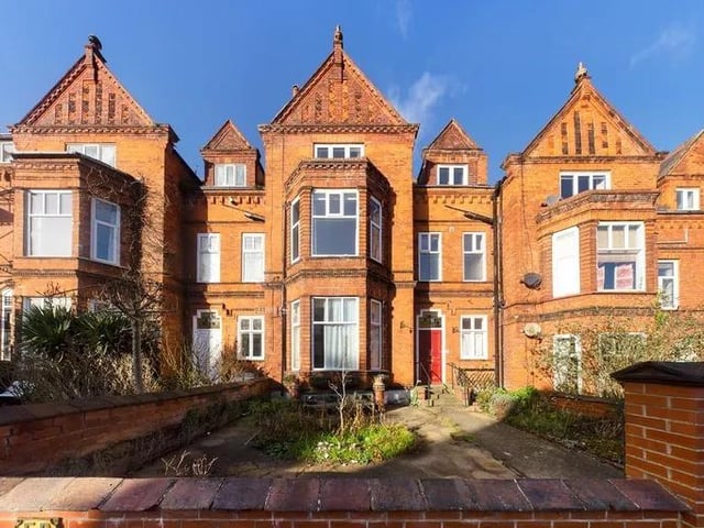 This two bedroom and one bathroom flat is for sale with Hunters offers over £110,000