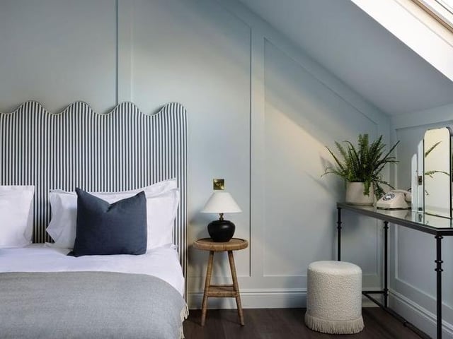 Snug room.