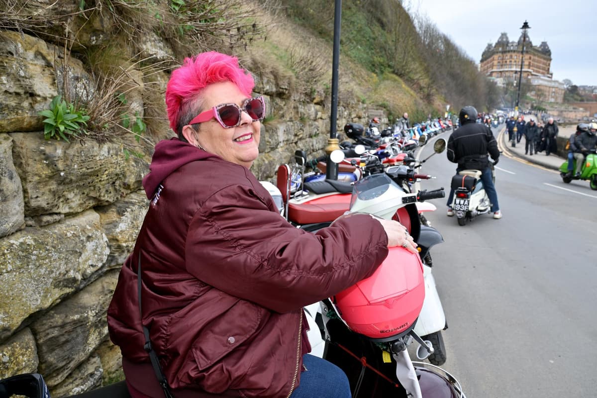 IN BILDERN: Fahrer strömen von nah und fern zur Scarborough Scooter Rally ...