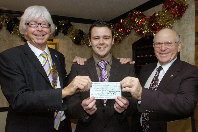 The Rotary Club of Bridlington hand over a cheque for £1,000 for the Bridlington Skate Park. (PA0750-15)