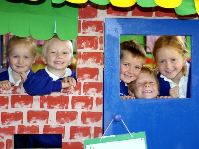 2007. Sleights - Ryan Puckrin, Amy Hutton, Jack Broughton, Frazer Wood, Ailsa Yuille and not present is John-Paul Smith