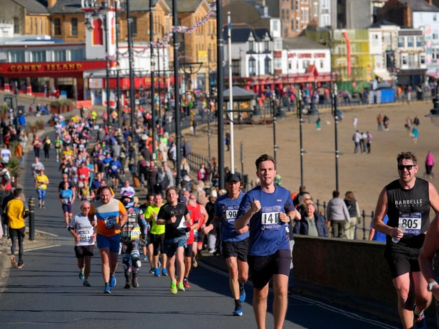 The closing stages of the Scarborough 10k. Photo by Richard Ponter