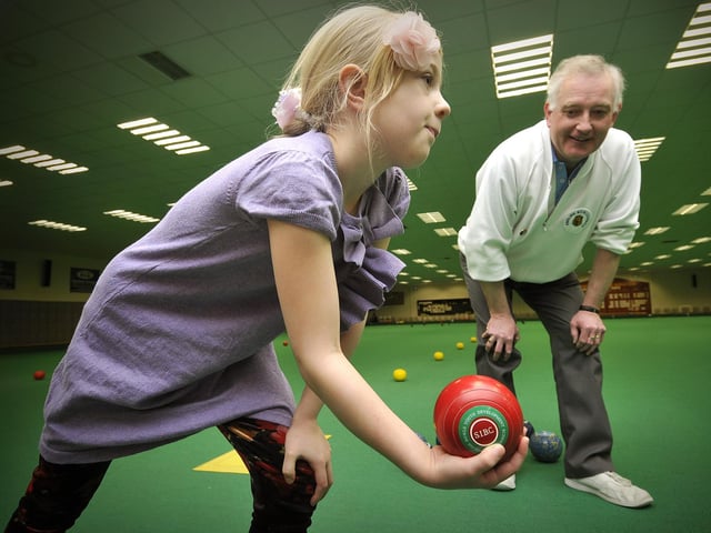 Award-winning bowls coach Mike Preston coaches Lola Aranyi at Scarborough Bowls club.
Picture Richard Ponter 140388c