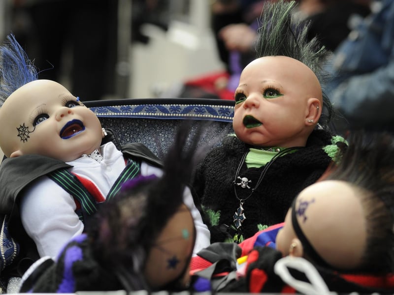 Gothic dolls.
w131702m