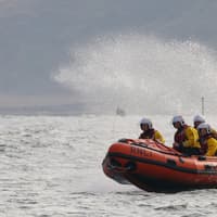 Scarborough RNLI rescues drifting boat after dual engine failure