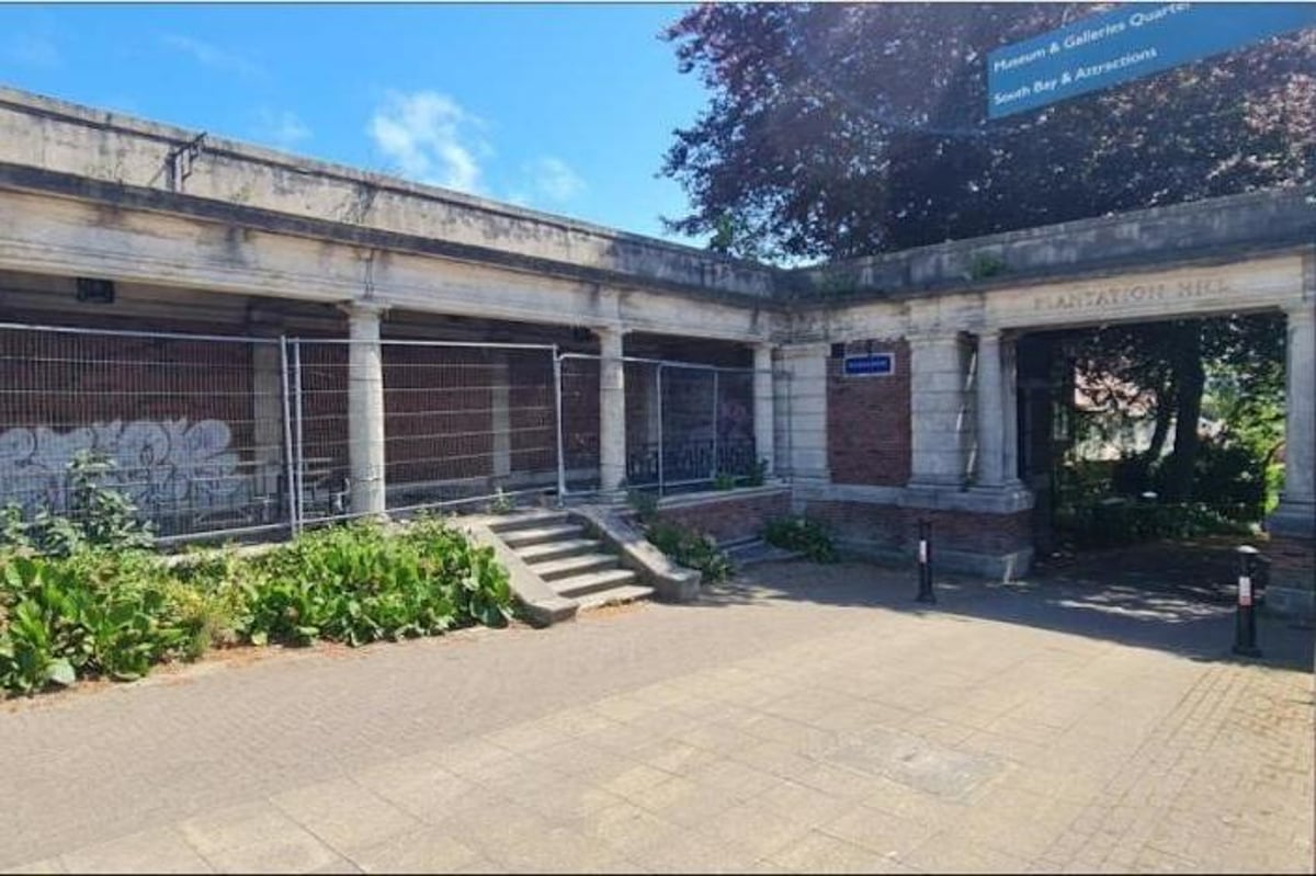 Former toilets and shelter, plus Valley Gardens archway, for sale as protected building