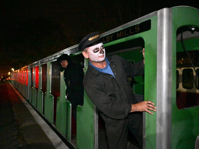 The train pulls in!