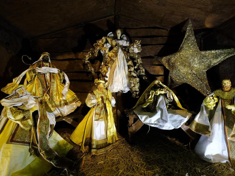 A golden nativity